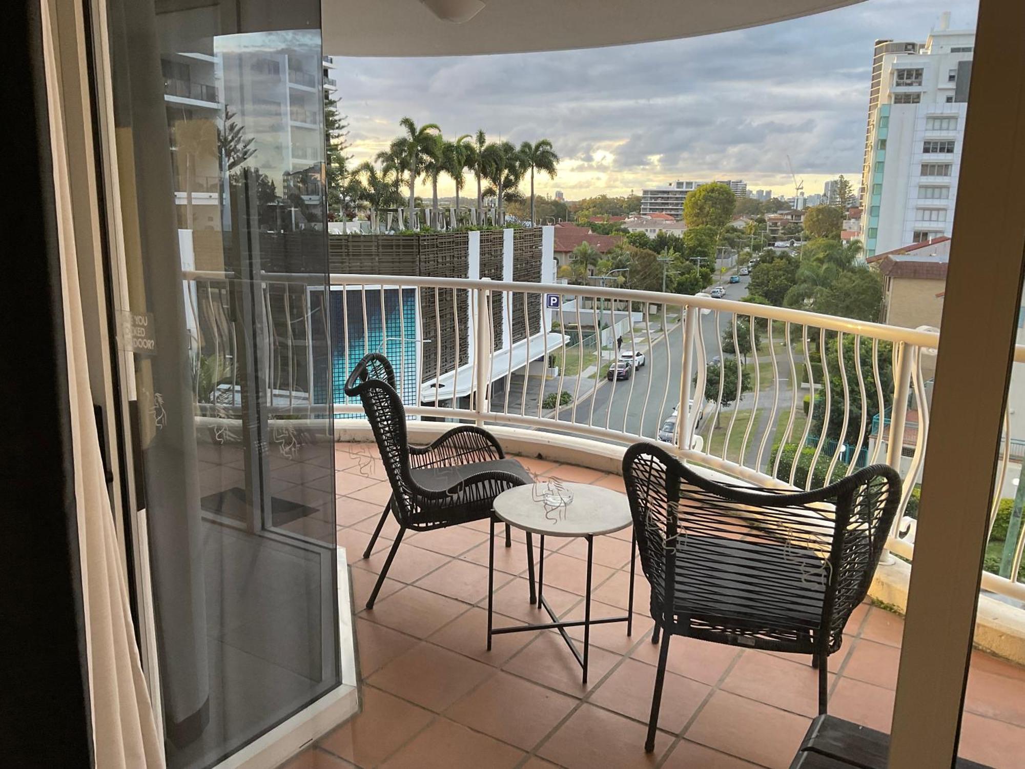 Broadbeach Holiday Apartments Gold Coast Exterior photo
