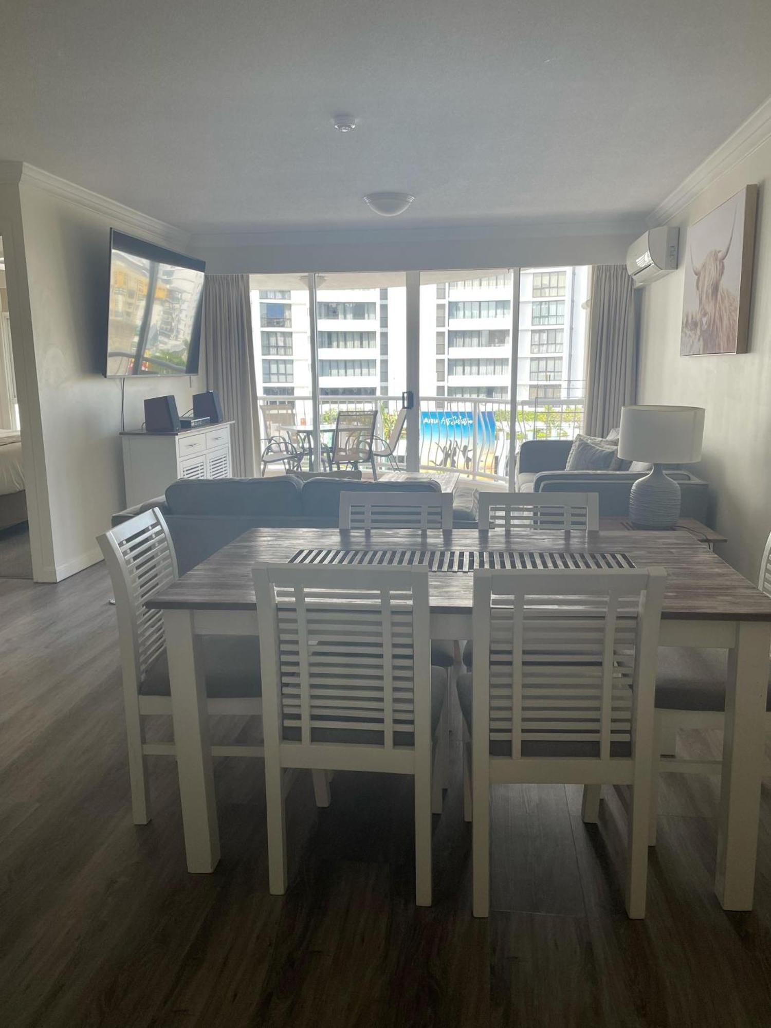 Broadbeach Holiday Apartments Gold Coast Room photo