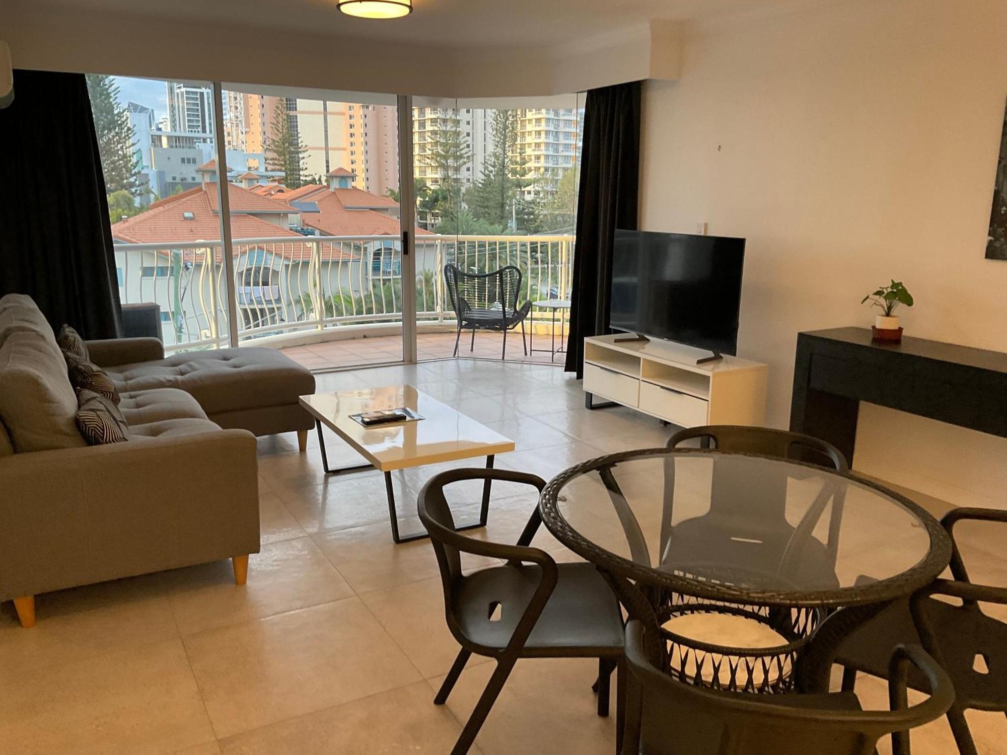 Broadbeach Holiday Apartments Gold Coast Room photo