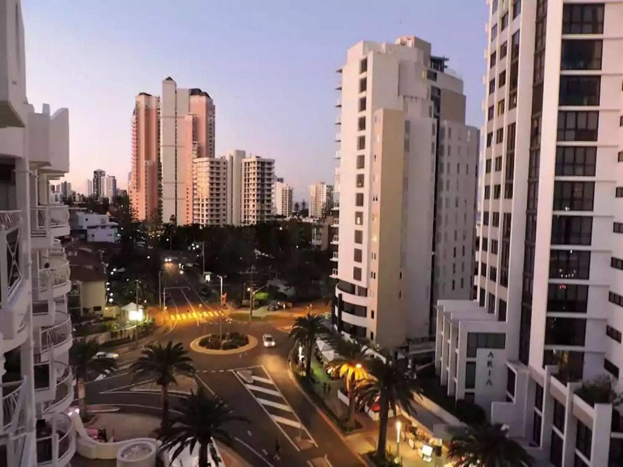 Broadbeach Holiday Apartments Gold Coast Exterior photo